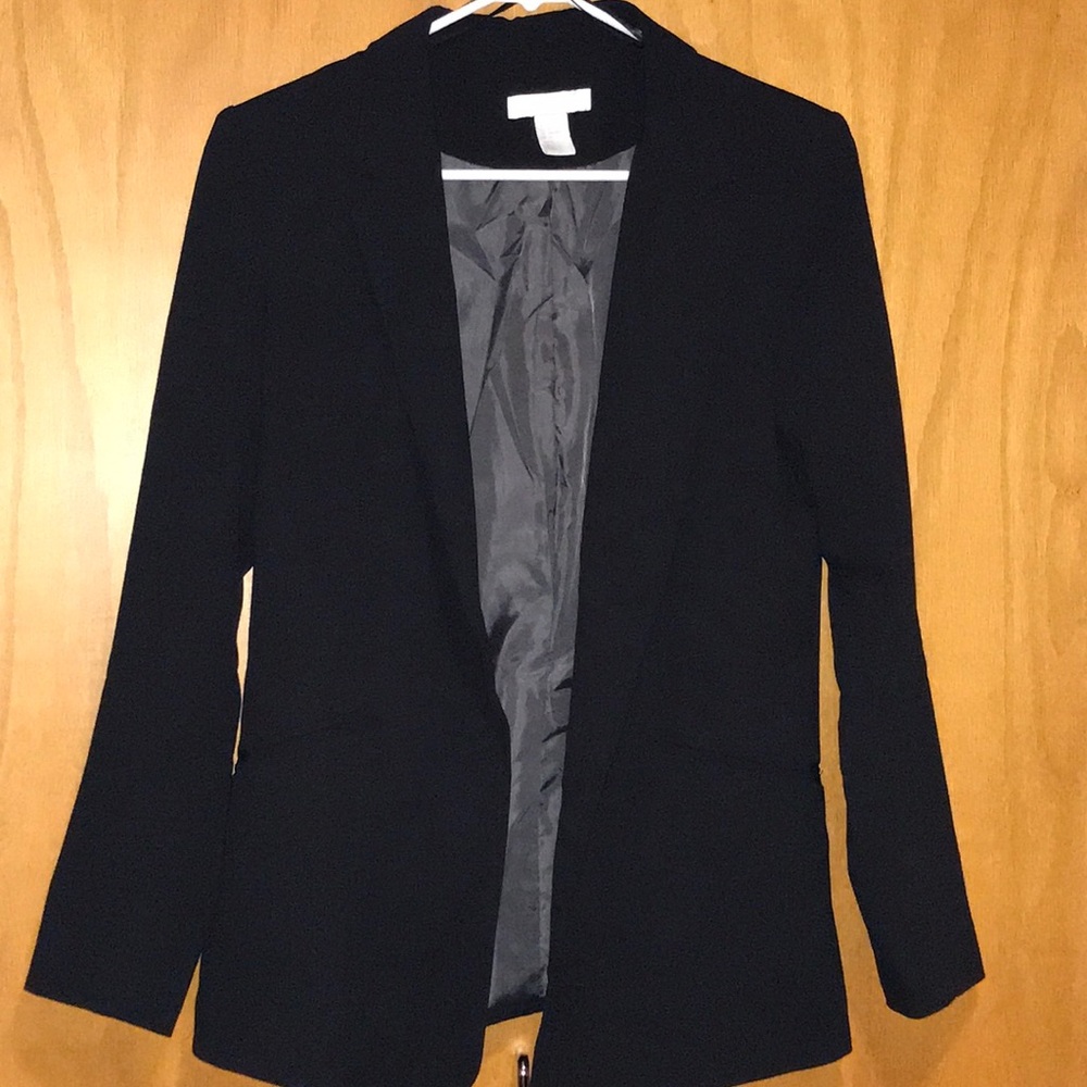 Women’s buttonless blazer
